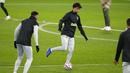 Pemain Atletico Madrid, Joao Felix, saat sesi latihan jelang laga Liga Champions di Moskow, Senin (2/11/2020). Atletico Madrid akan berhadapan dengan Lokomotiv Moscow. (Yuri Kochetkov/Pool via AP)