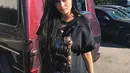 Saat dikabarkan hamil, Kylie sendiri langsung menahan diri untuk tidak menunggah foto yang terlalu terbuka. Bahkan ia selalu memakai baju dengan ukuran kebesaran. (instagram/kyliejenner)