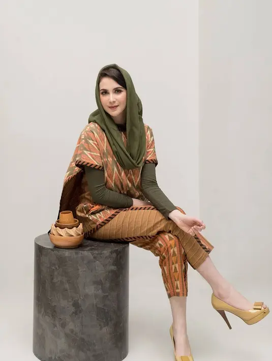 "Apa bedanya waktu menjadi artis dan menjadi istri seorang Wakil Gubernur?" tanya Andre Taulany pada Arumi Bachsin. (Instagram/arumibachsin_94)