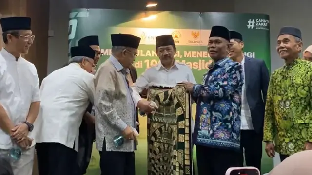 Saling Bergandengan Tangan Mewangikan 1000 Masjid di Pulau Jawa dengan Wangi Kasturi Selama Ramadan 2025