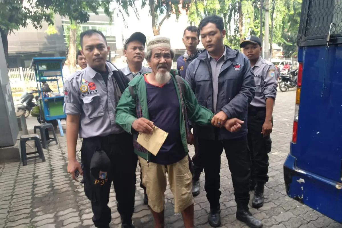 Muklis, pengemis di Jaksel ini kedapatan membawa uang Rp 194 juta.