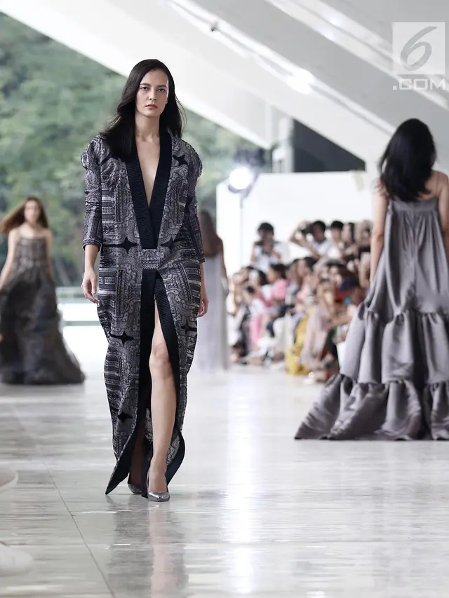 70 Busana Spring/Summer 2019 Rayakan 10 Tahun Eksistensi Sapto Djojokartiko