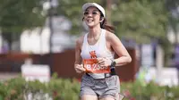 Berbeda dengan Ussy, Gisel menyebut keikutseraannya di Jakarta Marathon sebagai pemanasan. Ya, Gisel berencana akan mengikuti New York Marathon 2023. [Foto: Instagram/gisel_la]