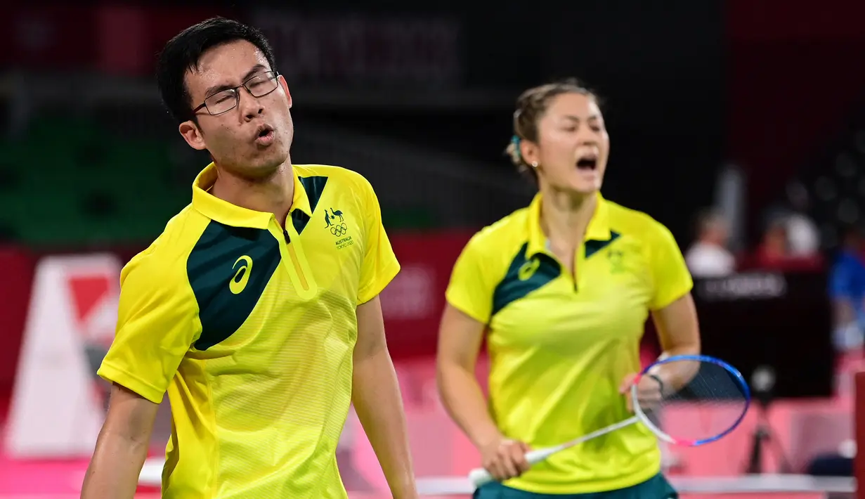 Memasuki gim ketiga, pasangan Simon Leung/Gronya Somerville mulai kehilangan fokus, dan sebaliknya pasangan Indonesia makin percaya diri. Setelah tertinggal 10-18, akhirnya pasangan Australia menyerah 13-21 di gim ketiga. (Foto: AFP/Pedro Pardo)