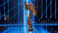 Wakil Indonesia, Fabienne Nicole, memakai kostum nasional "Ratu Luhur" di ajang Miss Universe 2023. (dok. tangkapan layar video YouTube Miss Universe)