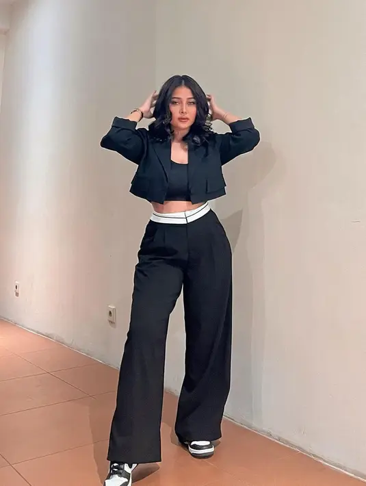 Sedangkan Glenn Fredly yang merupakan salah satu musisi ternama di Tanah Air berharap putrinya bisa menjadi seorang ilmuwan. Hal itu diungkapkan Mutia belum  lama ini. [Instagram/mutia_ayuu]