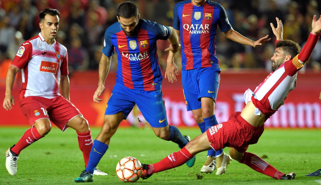 Barcelona gagal meraih trofi Piala Super Catalunya usai takluk dari Espanyol dengan skor 0-1, di Estadio Nou Tarragona, Rabu (26/10/2016) dini hari WIB. (AFP/Lluis Gene)