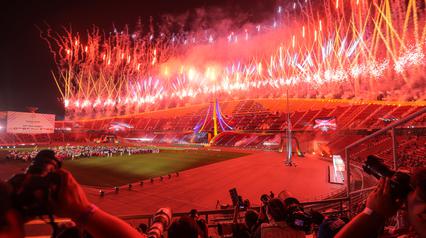 Pertunjukan kembang api pada pesta penutupan SEA Games 2025 yang berlangsung di Rajamangala Stadium, Bangkok, Sabtu (20/12/2025) malam WIB.