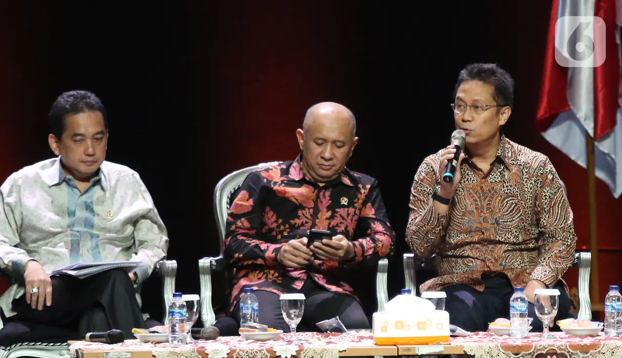 Wamen BUMN Budi Gunadi Sadikin (kanan) menyampaikan paparan saat diskusi panel VI Rakornas Indonesia Maju antara Pemerintah Pusat dan Forum Koordinasi Pimpinan Daerah (Forkopimda) di Bogor, Jawa Barat, Rabu (13/11/2019). Panel VI itu membahas transformasi ekonomi I. (Liputan6.com/Herman Zakharia)