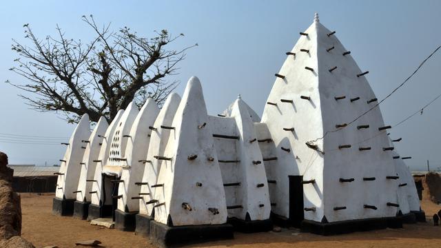 20160411-Masjid Unik dari Lumpur-Nasuri Suray