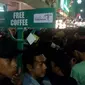 Puluhan ribu orang memadati Malioboro Coffee Night di pedestrian Malioboro Mall Yogyakarta. (Liputan6.com/Yanuar H)