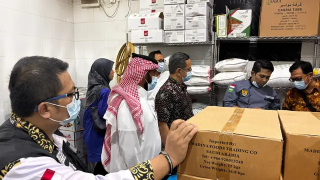 Tim Ekonomi dan Perdagangan Konsulat Jenderal RI di Jeddah melakukan kunjungan ke sepuluh dapur perusahaan katering untuk jemaah haji di Mekah dan Madinah, Arab Saudi.(Ist)