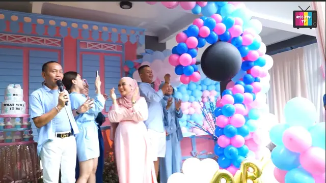[Fimela] Gender Reveal Syifa Adik Ayu Ting Ting