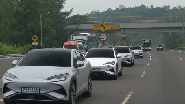 Libas Jakarta-Bandung, Begini Rasanya Ngegas Sportcar Kamuflase SUV Sealion 7 (ist)