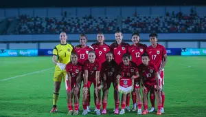 Starting XI Timnas Putri Indonesia melawan Pakistan di di matchday 2 Grup D Kualifikasi Piala Asia Putri 2026 di Sport Centre Kelapa Dua Tangerang Stadium, Rabu (02/07/2025) malam WIB. (M. Iqbal Ichsan)