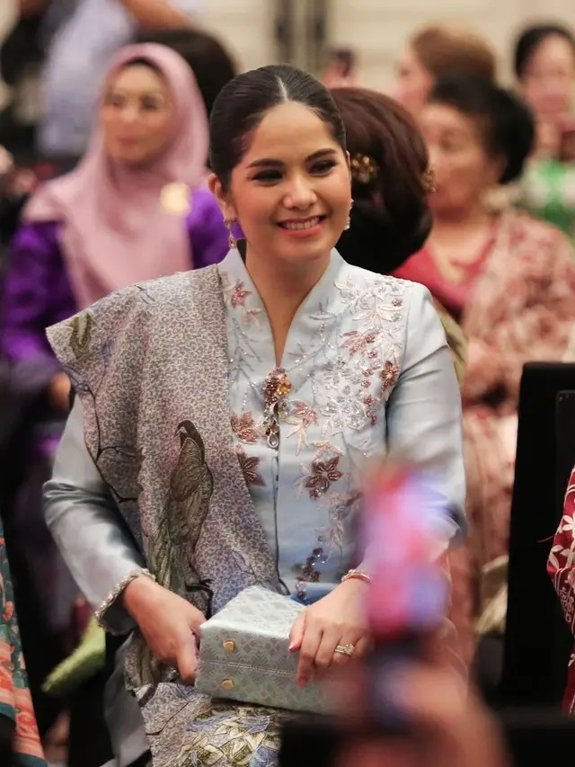 Potret Kebaya Annisa Pohan