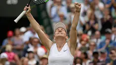 Petenis Rumania, Simona Halep melakukan selebrasi seusai mengalahkan petenis China, Shuai Zhang pada perempat final Grand Slam Wimbledon di London, Selasa (9/7/2019). Halep mengalahkan petenis non-unggulan asal China dengan memetik kemenangan 7-6, 6-1. (AP Photo/Tim Ireland)