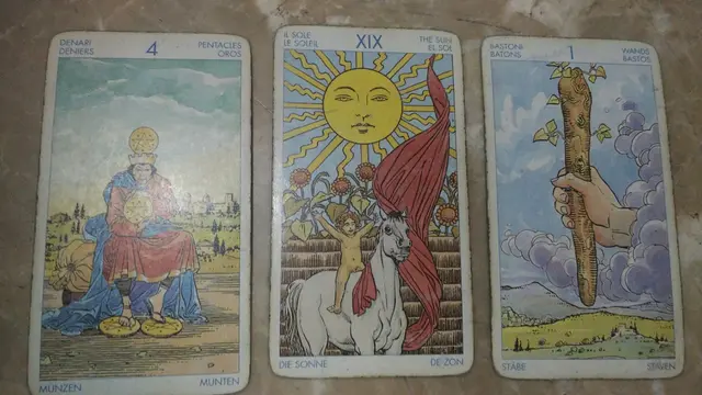 [Bintang] Tarot Hari Ini: Four of Pentacles, The Sun, Ace of Wands
