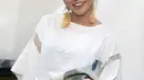 Baru saja penyanyi Yura Yunita meluncurkan video klip lagu Intuisi. Klip yang digarap sutradara Jordan Marzuki itu, Yura menjadikan Reza Rahadian sebagai modelnya. (Nurwahyunan/Bintang.com)