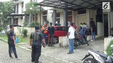 KPAI dan Polres Bogor mendatangi lokasi penyekapan anak di perumahan Taman Aster Bogor, Jawa Barat.