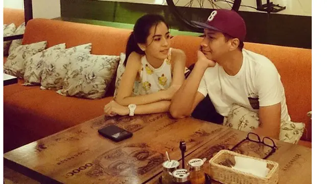Delon dan Yeslin Wang