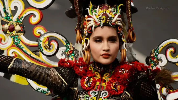 [Fimela] Cinta Laura