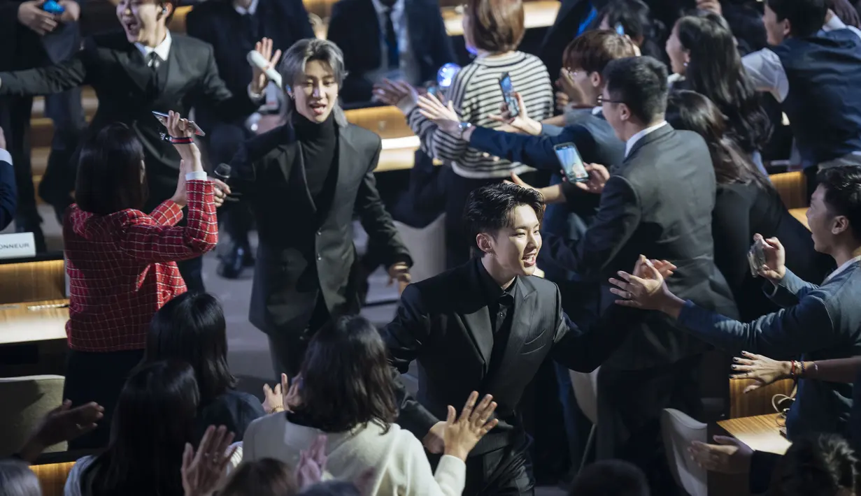 Sesi khusus Forum Pemuda UNESCO mengundang serta 550 penonton dan pendaftaran ditutup lebih awal karena antusiasme fans Seventeen yang membeludak. (AP Photo / Lewis Joly)