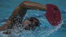 Perenang Indonesia, Siman Sudartawa, berlatih jelang SEA Games 2017 Malaysia di Tirta Arum Swimming Pool Badung, Bali, Jumat (30/6/2017). (Bola.com/Vitalis Yogi Trisna)
