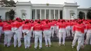 Ratusan atlet Indonesia yang akan bertanding di SEA Games XXVIII Singapura berkumpul di Istana Negara, Jakarta, Selasa (26/5/2015), Presiden Jokowi akan melepas keberangkatan mereka. (Liputan6.com/Faizal Fanani)