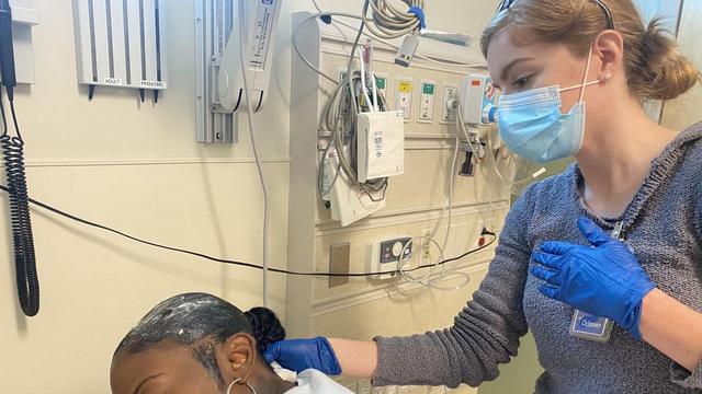 Viral Gunakan Lem Kayu Untuk Menata Rambut, Wanita Ini Dilarikan ke IGD. (Sumber: Instagram/im_d_ollady)