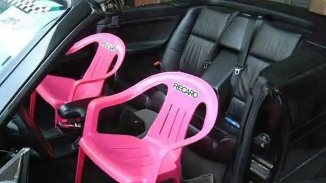 6 Kelakuan Nyeleneh saat Mengendarai Mobil Ini Bikin Tepuk Jidat