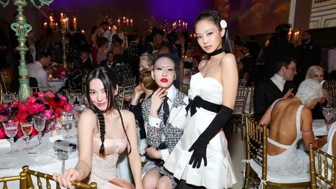 Song Hye Kyo, Jennie, Sora Choi