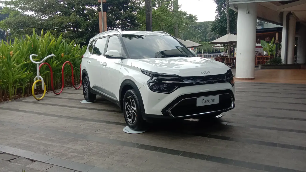 Kia Carens Varian 1.5 IVT 6-Seaters Resmi Meluncur