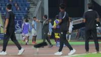 Kekecewaan Pelatih Timnas Indonesia U-22, Indra Sjafri saat melawan Myanmar U-22 pada pertandingan SEA Games 2025 di 700th Anniversary Stadium, Chiang Mai, Jumat (12/12/2025). (Bola.com/Bagaskara Lazuardi)