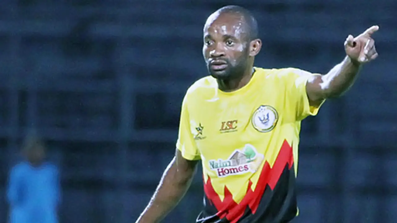 guy-bwele-131129b.jpg