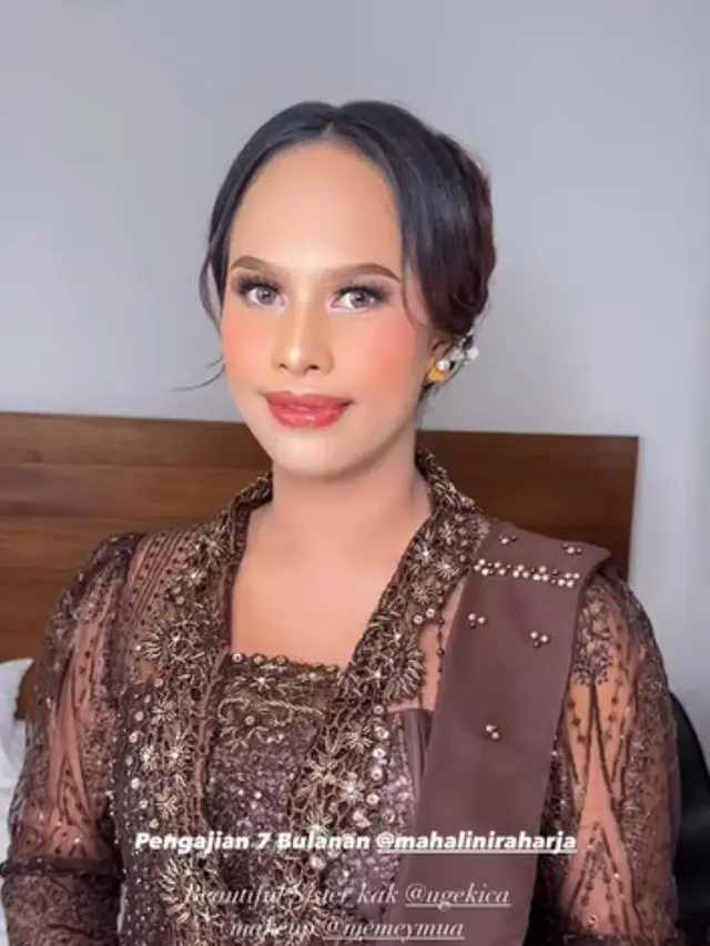 Tampilan Dua Kakak Ipar Mahalini dan Putri Delina Adik Rizky Febian saat Acara 7 Bulanan.