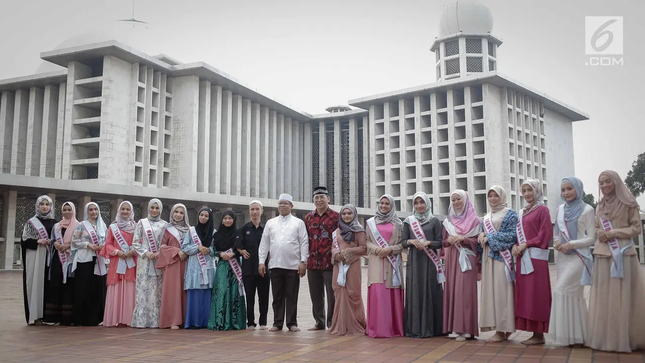 Tampil Anggun, Peserta Puteri Muslimah Asia 2018 Kunjungi Mesjid Istiqlal