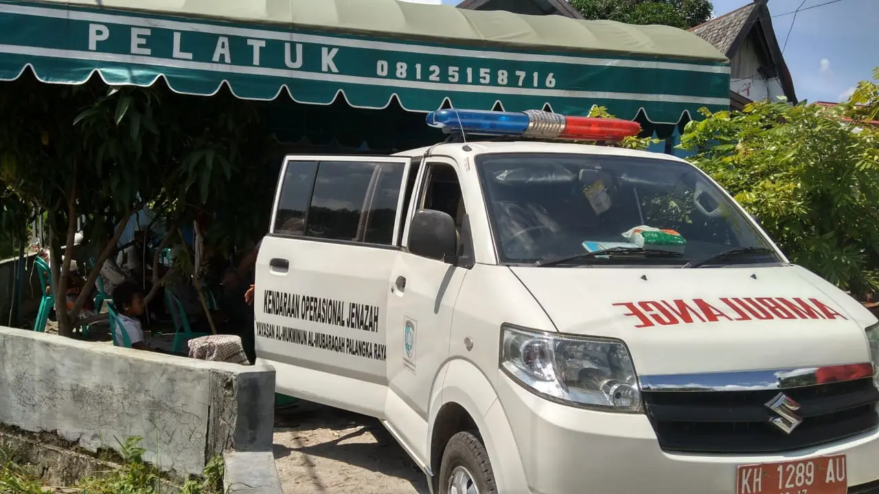 Rizki Ahmad, remaja Palangka Raya yang tewas akibat patukan ular king cobra peliharaannya, dimakamkan pada Kamis (12/7/2018) siang. (Liputan6.com/Rajana K)