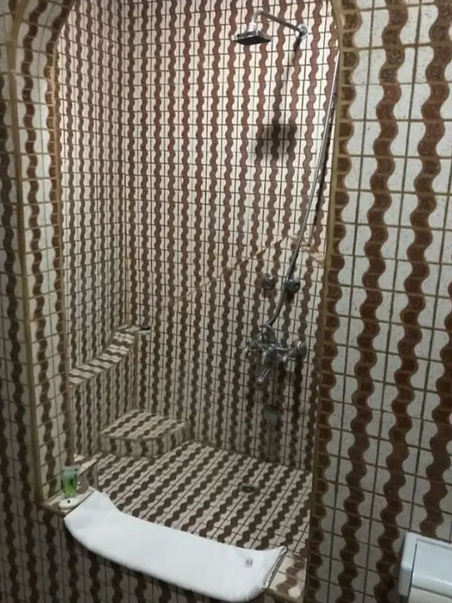 6 Potret Desain Kamar Mandi Ini Unik Banget, Bikin Geleng Kepala