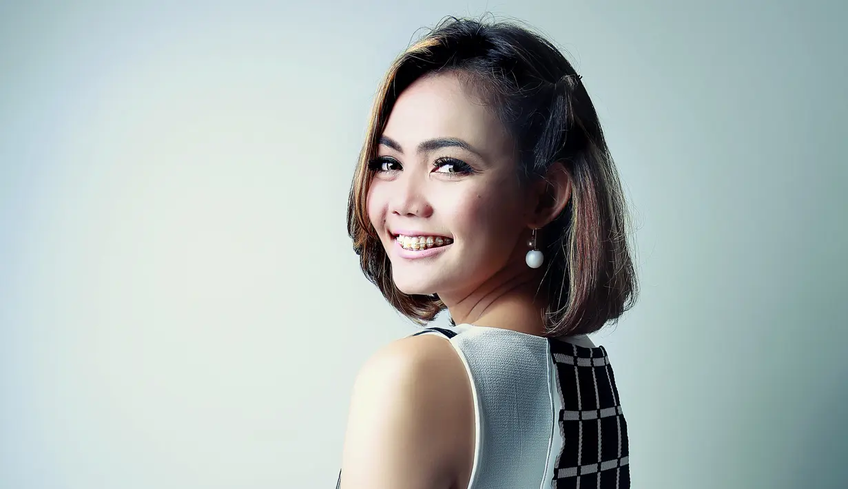 Tentang hubungannya dengan Fackhrul Razi, keluarga Rina menyambut baik hubungannya. (Fotografer: Deki Prayoga, Digital Imaging: Muhammad Iqbal Nurfajri)