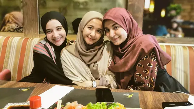 6 Potret Persahabatan Zaskia Sungkar, Shireen Sungkar, dan Laudya Cynthia Bella