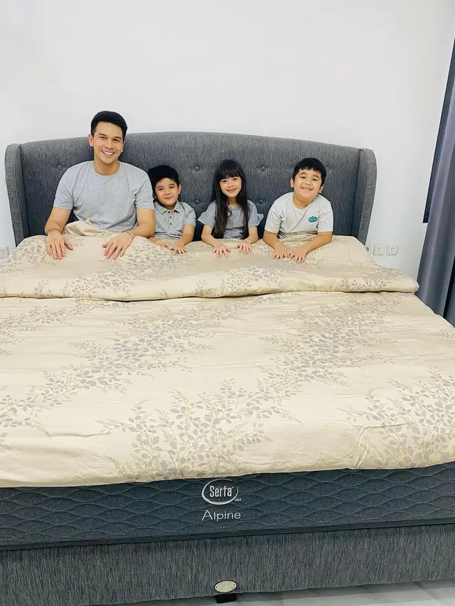 Tak Dapat Hak Asuh, Ini 6 Momen Jonathan Frizzy Asuh Ketiga Anaknya
