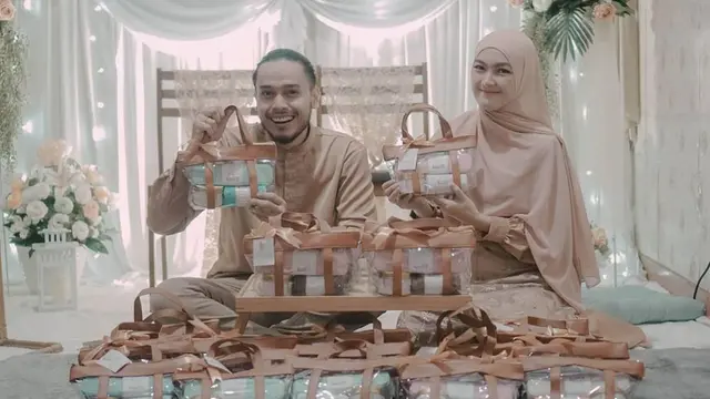 6 Momen Tasyakuran 4 Bulan Kehamilan Ana Riana, Tampil Berhijab