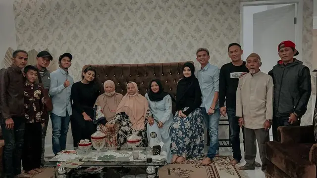 6 Potret Syifa, Wanita yang Dikabarkan Calon Istri Ridho D'Academy