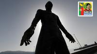 Patung Cristiano Ronaldo di depan CR7 Museum, di Funchal, Madeira, Portugal. (Daily Mail).
