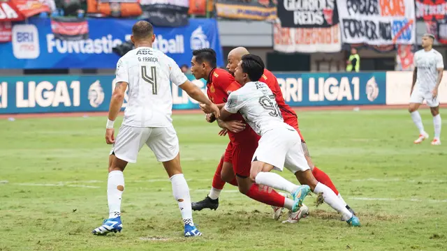 Pertandingan BRI Liga 1 antara Persija melawan Persib