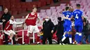 Pemain Arsenal Rob Holding menahan diri dari pemain Everton Seamus Coleman, Fabian Delph, dan Mason Holgate pada akhir pertandingan Liga Inggris di Emirates Stadium, London, Inggris, Jumat (23/4/2021). Arsenal kalah 0-1 dari Everton. (Michael Regan/Pool via AP)