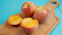How to Freeze Peaches: 3 Simple Methods