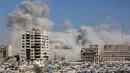 Pejabat pertahanan sipil Gaza melaporkan kehancuran lebih dari 50 bangunan pada Minggu 7 September 2025. Sementara 100 lainnya rusak sebagian, termasuk bangunan bertingkat tinggi yang menampung ribuan penduduk. (Omar AL-QATTAA/AFP)