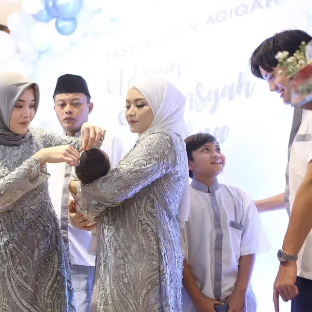 Berseteru dengan Ibu Sambung, Ini 6 Potret Putri Delina Ketika Bareng Baby Adzam